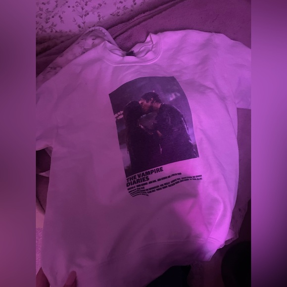 Vampire Diaries Crewneck 🧛‍♀️🧛 - Picture 2 of 5